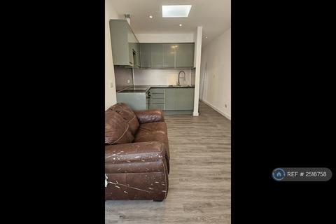 2 bedroom semi-detached house to rent, Eastern Avenue, Ilford, IG2