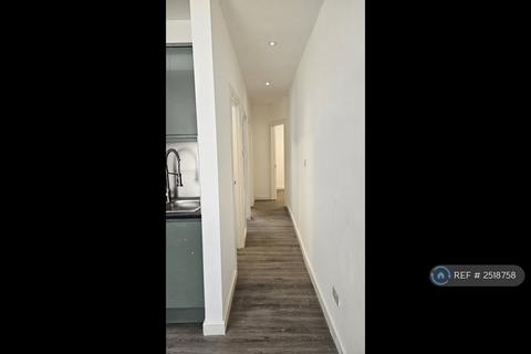 2 bedroom semi-detached house to rent, Eastern Avenue, Ilford, IG2