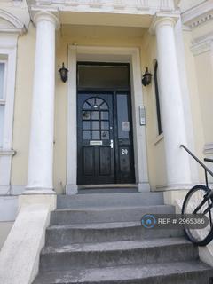 Studio to rent, St. Marks Hill, Surbiton, KT6