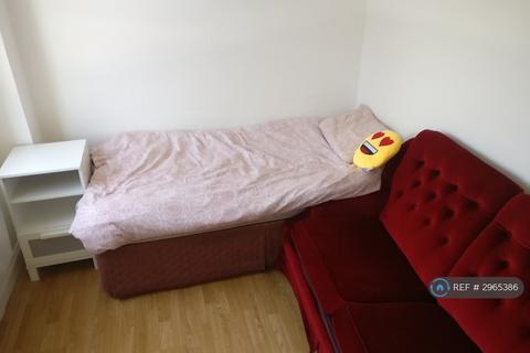 Studio to rent, St. Marks Hill, Surbiton, KT6