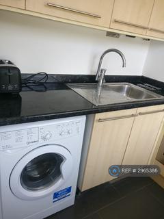 Studio to rent, St. Marks Hill, Surbiton, KT6