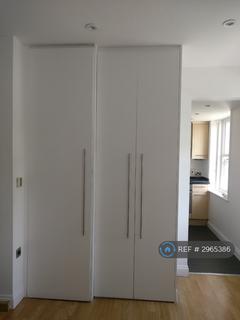 Studio to rent, St. Marks Hill, Surbiton, KT6