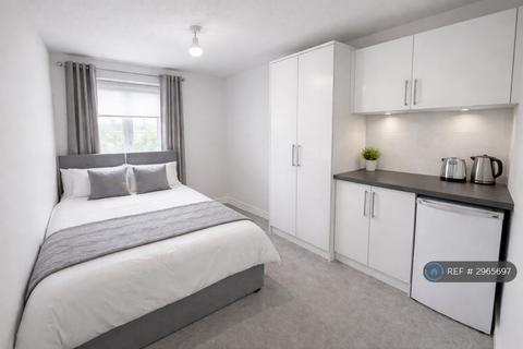 1 bedroom in a house share to rent, Greystoke Road, Slough, SL2
