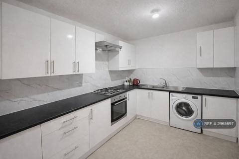 1 bedroom in a house share to rent, Greystoke Road, Slough, SL2