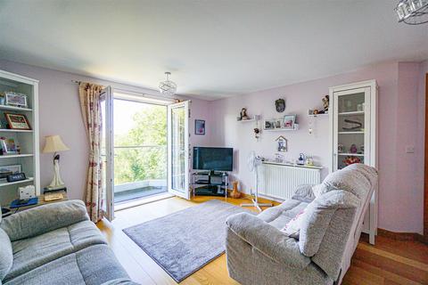 2 bedroom flat for sale, Pine Avenue, Hastings
