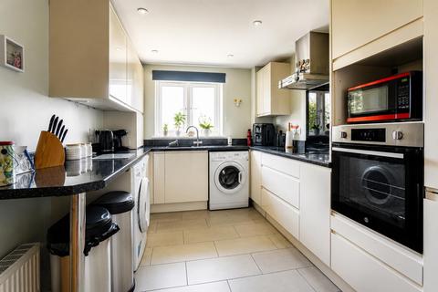 2 bedroom flat for sale, Pine Avenue, Hastings