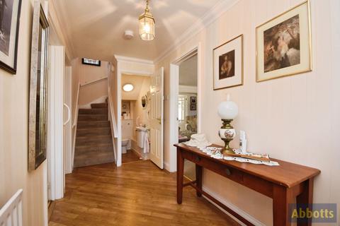 4 bedroom detached house for sale, Daws Heath Road, Benfleet, Essex, SS7