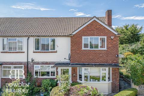 2 bedroom maisonette for sale, Shrublands Close, Chigwell, IG7