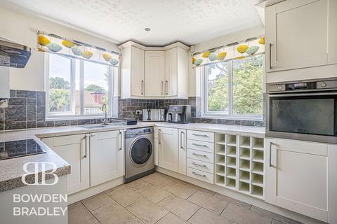 2 bedroom maisonette for sale, Shrublands Close, Chigwell, IG7