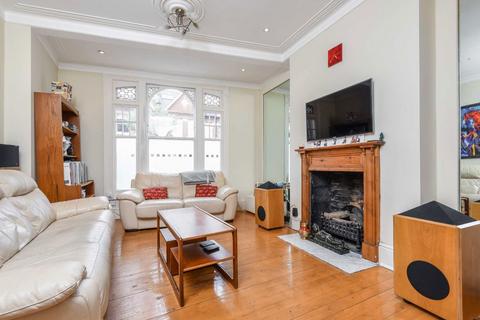 4 bedroom terraced house to rent, Dinsmore Road, London SW12