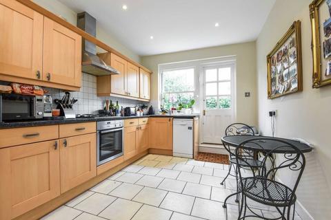 4 bedroom terraced house to rent, Dinsmore Road, London SW12