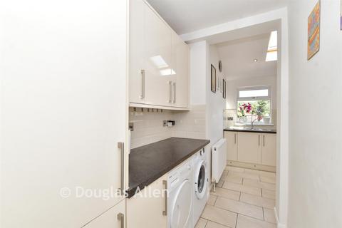 3 bedroom end of terrace house for sale, Wansford Road, Woodford Green, Essex