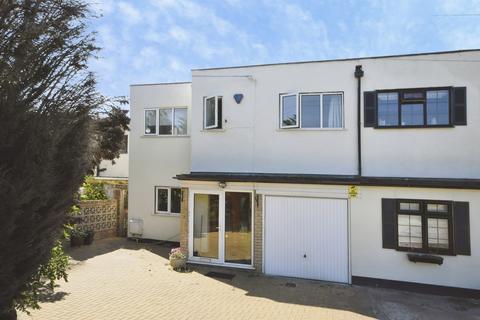 4 bedroom semi-detached house for sale, Eastern Avenue East, Romford