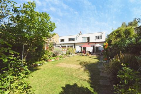 4 bedroom semi-detached house for sale, Eastern Avenue East, Romford