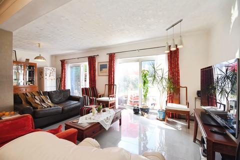 4 bedroom semi-detached house for sale, Eastern Avenue East, Romford