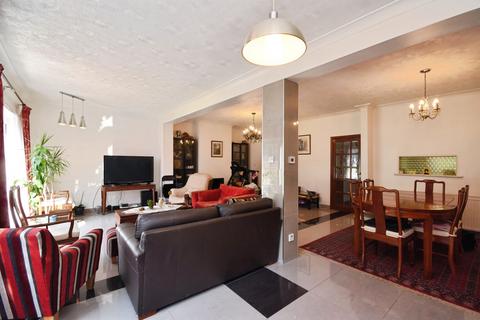 4 bedroom semi-detached house for sale, Eastern Avenue East, Romford