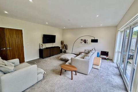 4 bedroom detached house to rent, High Elm Road, Hale Barns, Altrincham