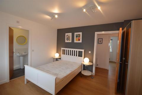 2 bedroom flat to rent, Chorlton Road, Manchester M15