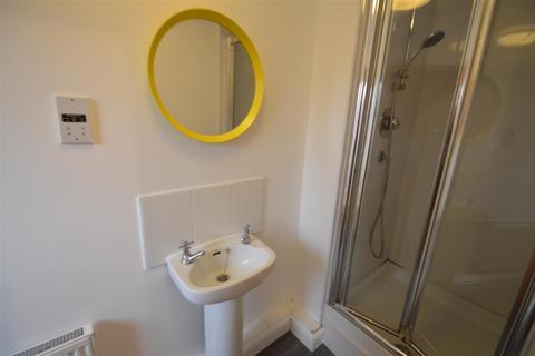 2 bedroom flat to rent, Chorlton Road, Manchester M15