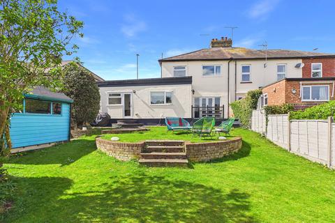 3 bedroom semi-detached house for sale, Cambridge Road, Sawbridgeworth CM21