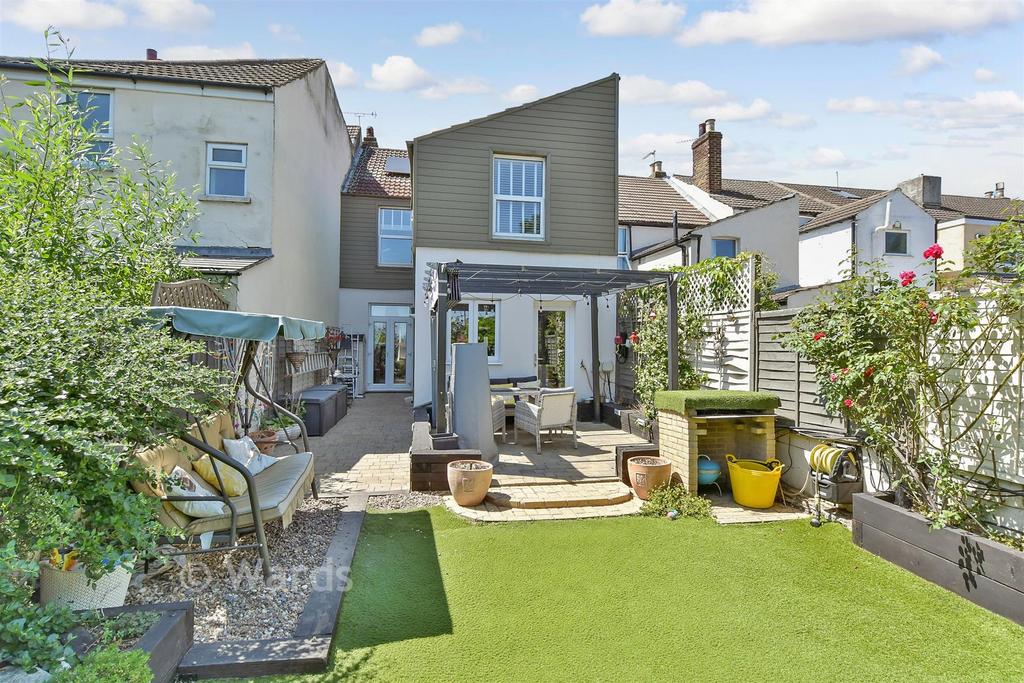 Kingswood Road, Gillingham, Kent – pohled 2