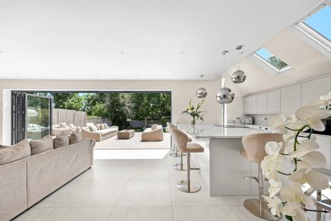 Hilltop Close, Essex IG10