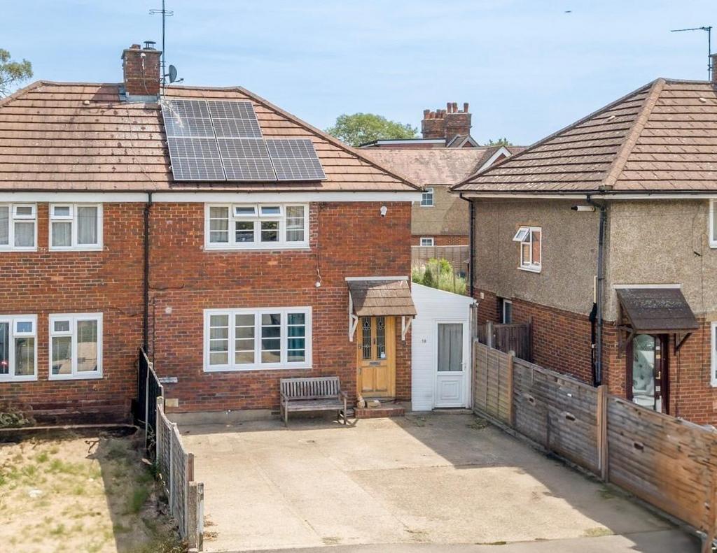Detached house exterior, driveway