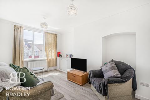 2 bedroom flat for sale, New North Road, Hainault, IG6