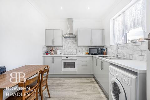 2 bedroom flat for sale, New North Road, Hainault, IG6