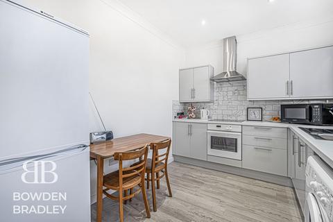 2 bedroom flat for sale, New North Road, Hainault, IG6