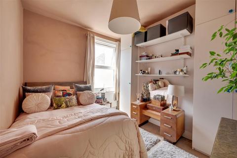 2 bedroom property for sale, Villiers Road, Willesden, London