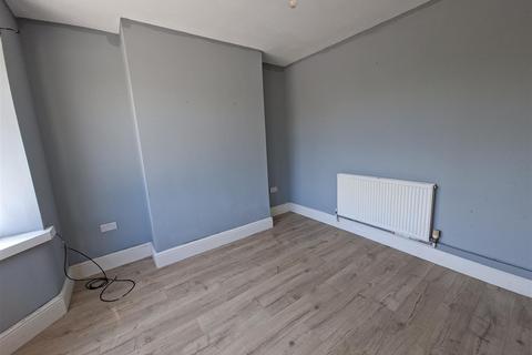 3 bedroom semi-detached house to rent, Sydney Road, Crewe