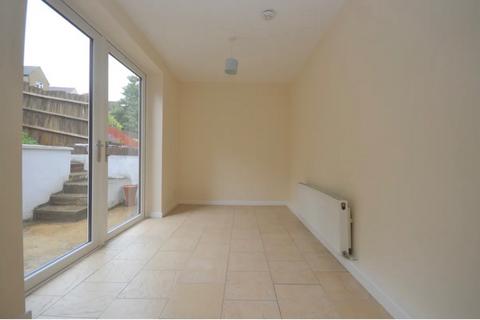3 bedroom semi-detached house to rent, Luton LU1