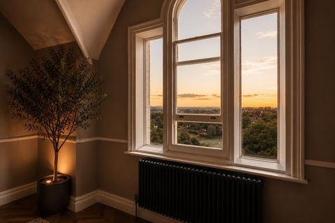2 bedroom flat for sale, Newcastle Drive, The Park, Nottingham