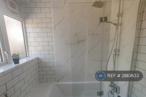 1 bedroom terraced house to rent, Bevan Avenue, Barking, IG11