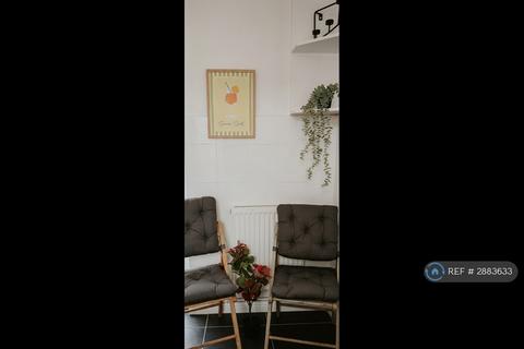 1 bedroom terraced house to rent, Bevan Avenue, Barking, IG11