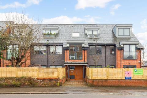 2 bedroom flat to rent, Brighton Road Horsham RH13