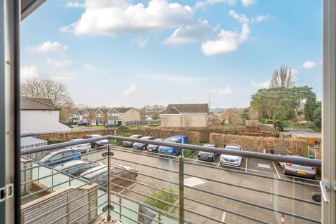 2 bedroom flat to rent, Brighton Road Horsham RH13