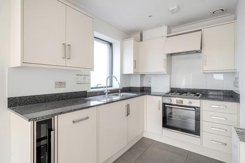 2 bedroom flat to rent, Brighton Road Horsham RH13
