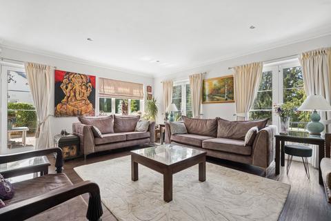 4 bedroom detached house for sale, Woodwaye, Watford WD19