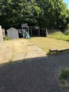 3 bedroom semi-detached house to rent, Fallowfield, LU3 1UN