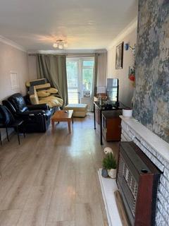 3 bedroom semi-detached house to rent, Fallowfield, LU3 1UN