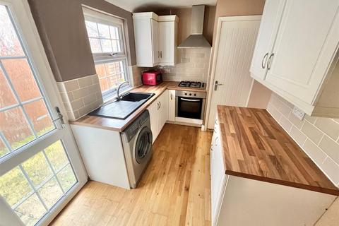 2 bedroom terraced house to rent, Moreton Road South, Luton, LU2 0TL