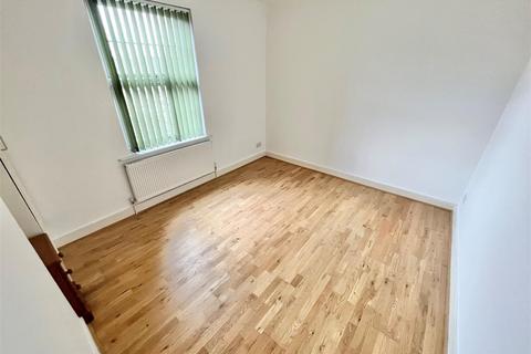 2 bedroom terraced house to rent, Moreton Road South, Luton, LU2 0TL