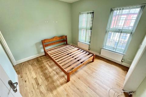 2 bedroom terraced house to rent, Moreton Road South, Luton, LU2 0TL
