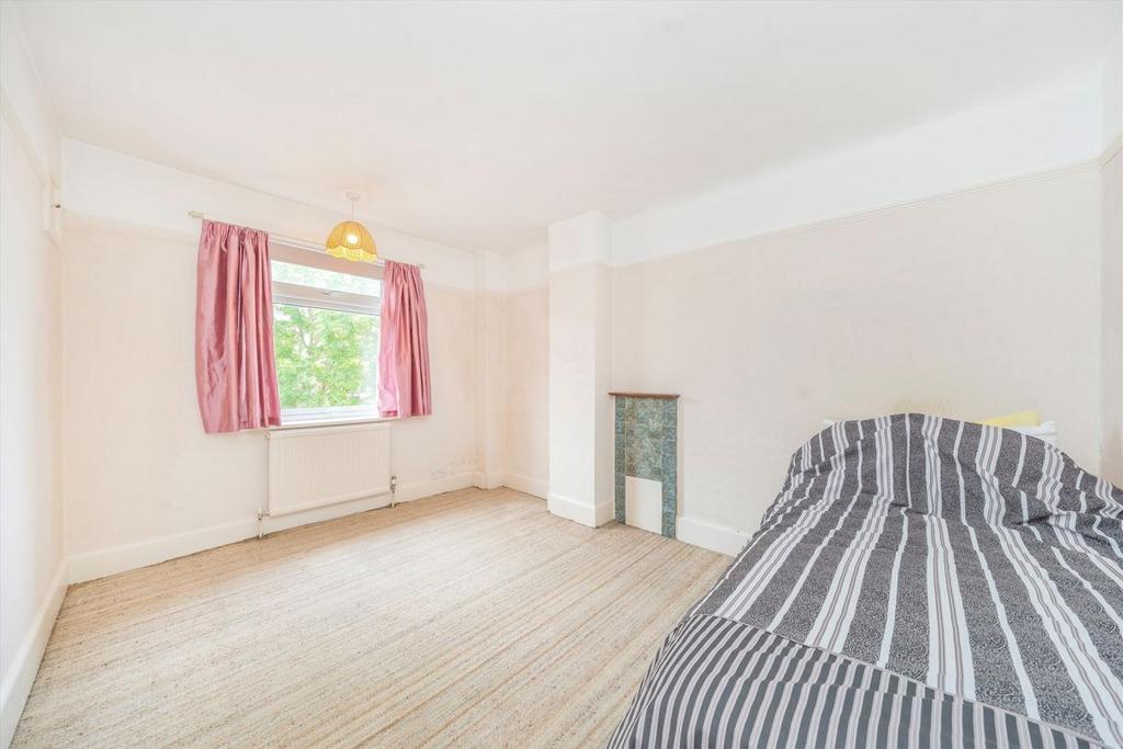 Bedroom, fireplace