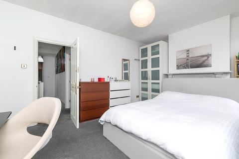 2 bedroom flat for sale, Steele Road, London