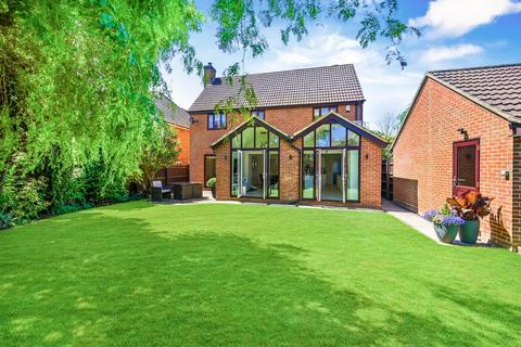 4 bedroom detached house for sale, Cedar Close, Dunmow