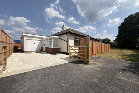 4 bedroom detached bungalow to rent, Chester Road, Walsall, WS9