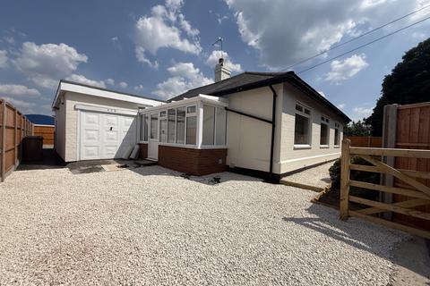 4 bedroom detached bungalow to rent, Chester Road, Walsall, WS9